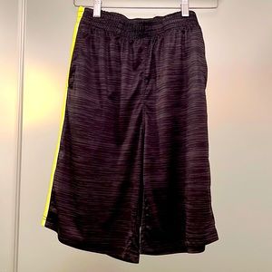 cheetah Boys Gym Shorts with Pockets, Black/Grey, 18, UEC